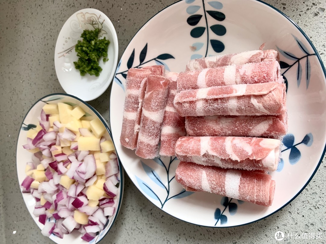 肥牛卷只能拿来涮火锅？显然不，拿来做成芝士牛肉卷焗饭也是一级棒