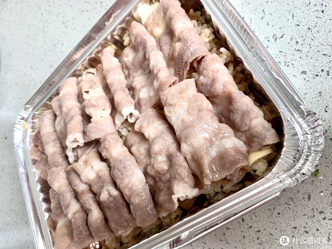 肥牛卷只能拿来涮火锅？显然不，拿来做成芝士牛肉卷焗饭也是一级棒