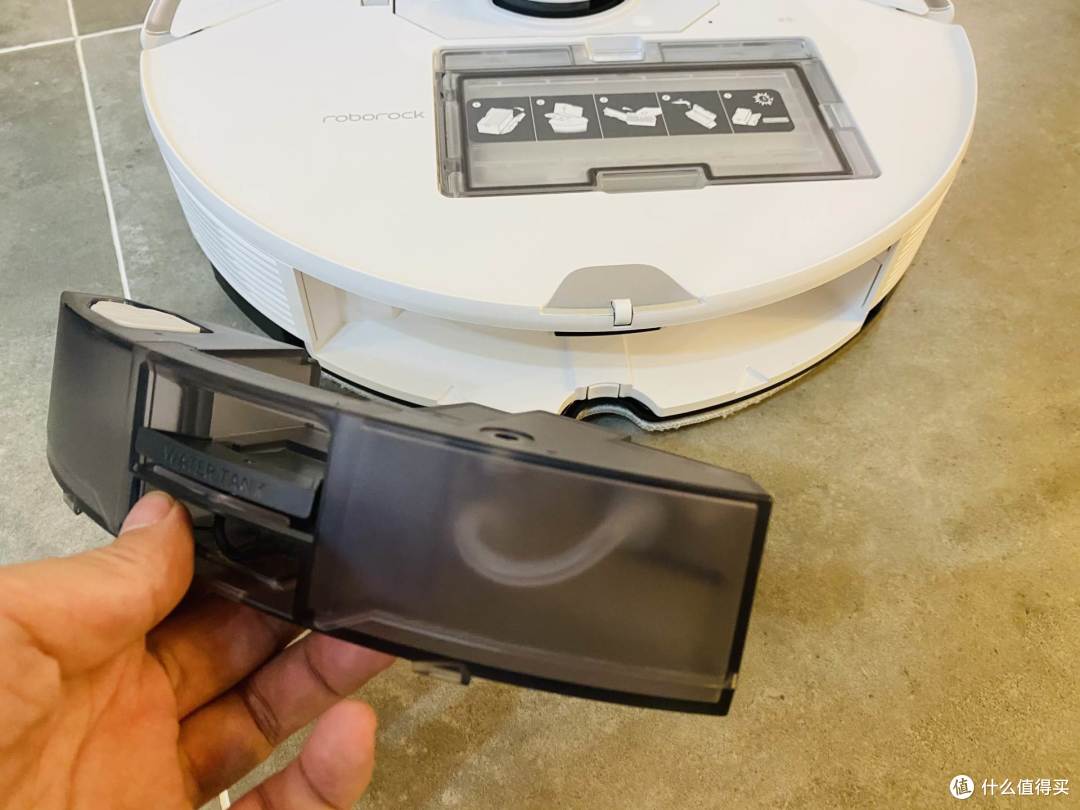 拖地哪家强？四款热销扫拖机器人实测对比（石头/云鲸/360/科沃斯）