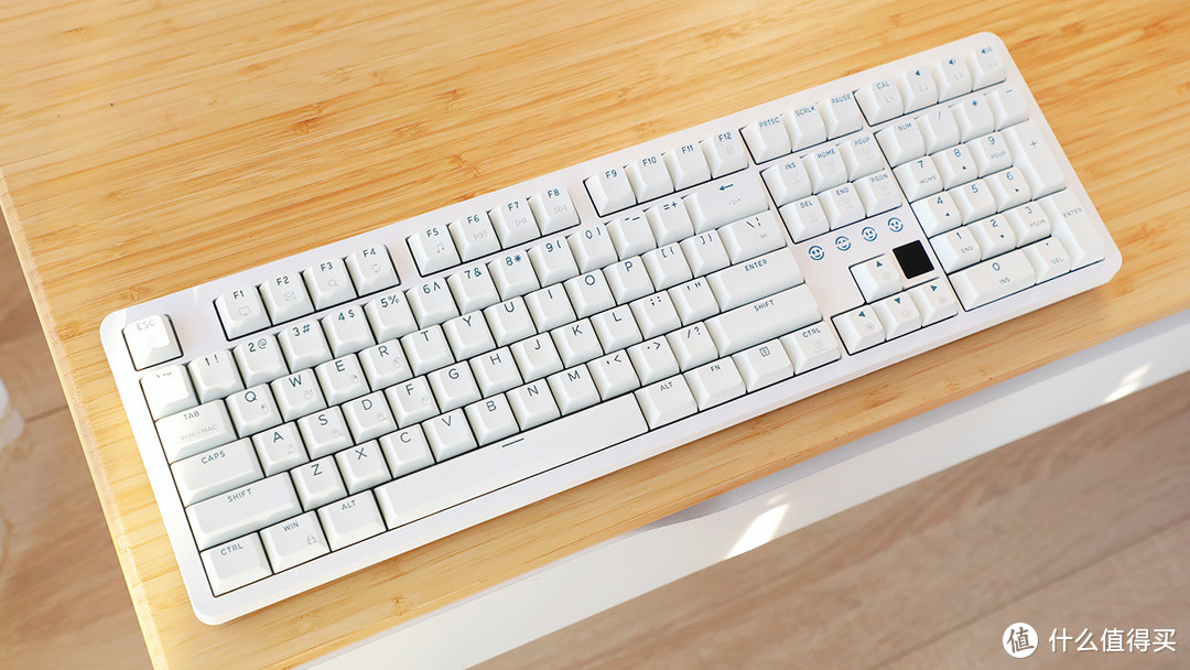 黑峡谷Y系列三模热插拔键盘评测：不光颜值出众，配置也很能打