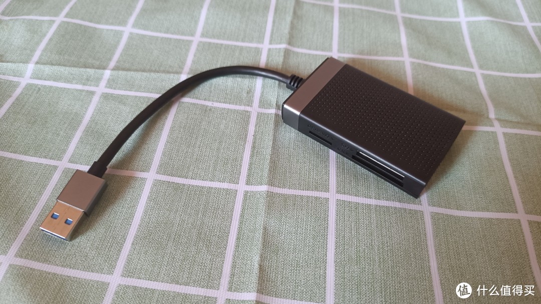 快而稳的多功能读卡器orico四合一usb30读卡器