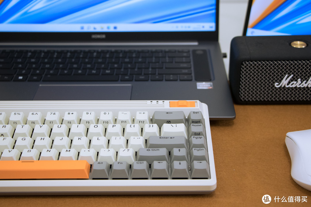 无线机械键盘颜值与实力的碰撞，复古配色，杜伽Fusion上手体验