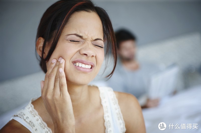 牙齿敏感别着急！先搞明白你是哪类牙齿问题？深度对比六种专业抗敏感牙膏