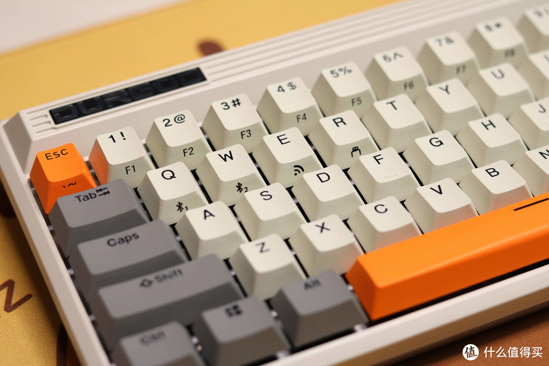 “小霸王学习机”再现？杜伽FUSION三模机械键盘，68键复古设计