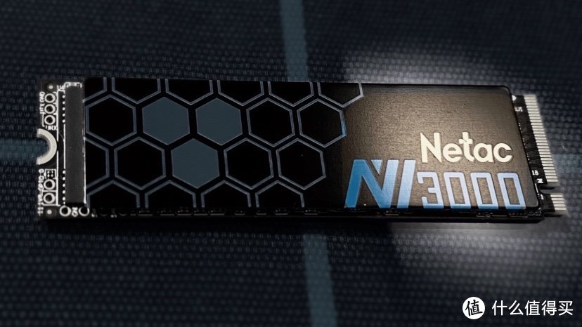 朗科绝影NV3000：石墨烯黑科技散热，高达3400MB/s超高读写