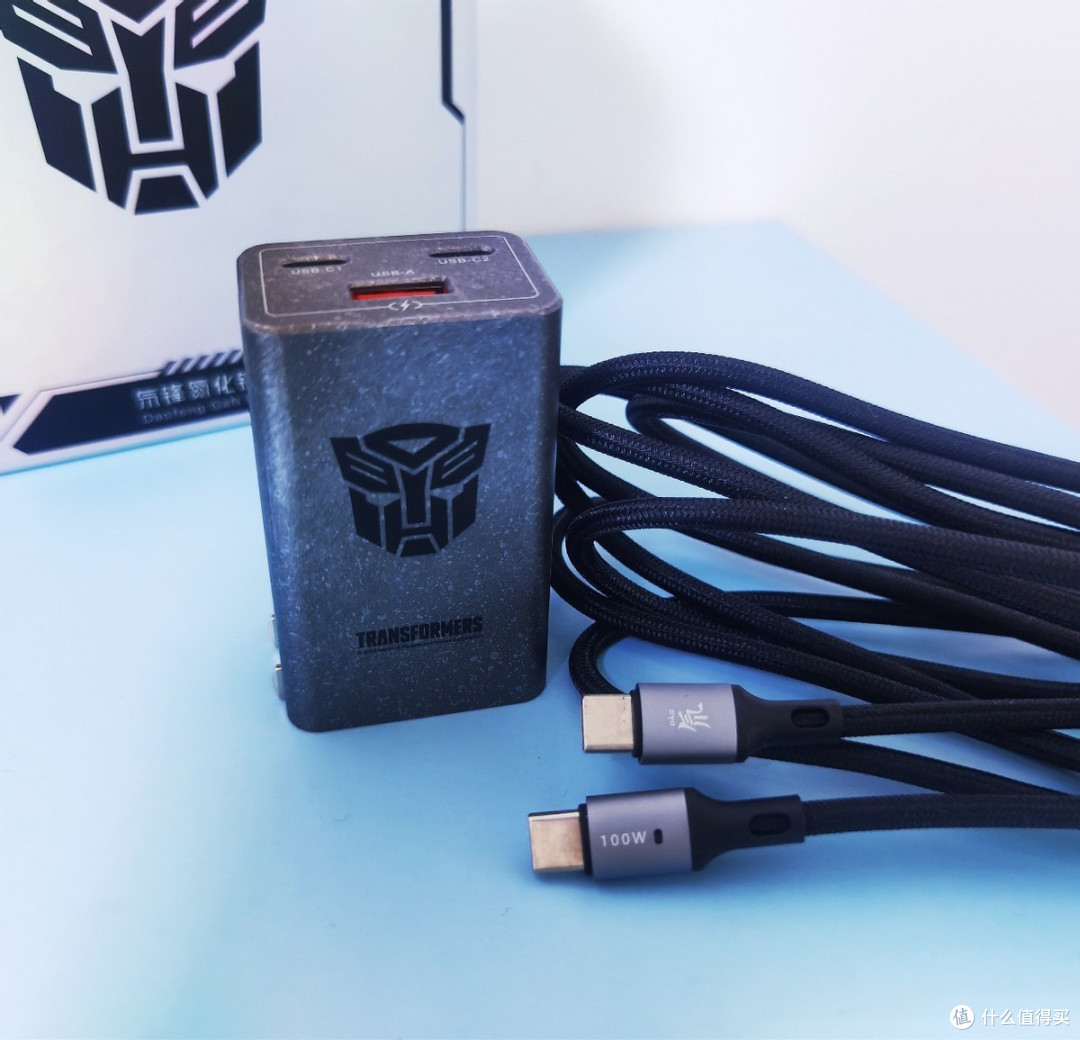 送给大男孩的礼物——努比亚氘锋65瓦三口氮化镓变形金刚战损版_充电