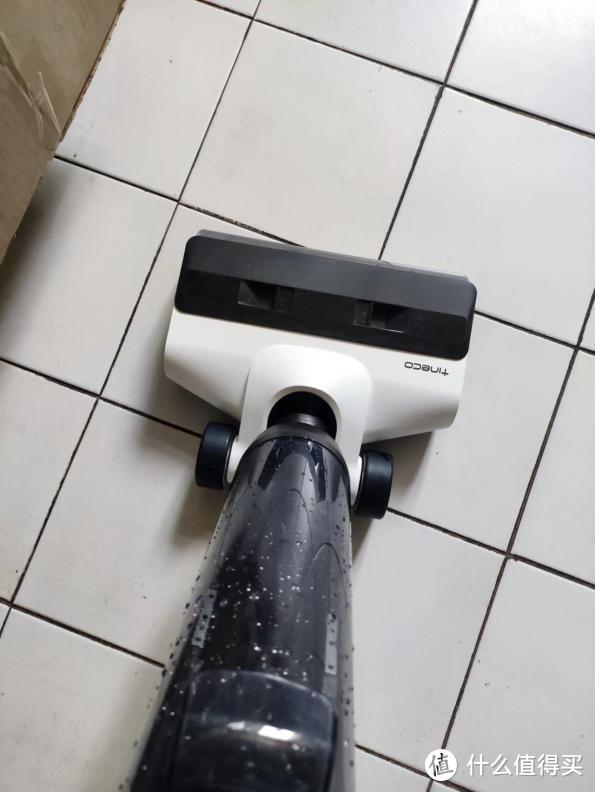 吸尘器和洗地机哪个更实用？能变身吸尘器的洗地机值得入手吗？添可芙万slim洗地机实测！