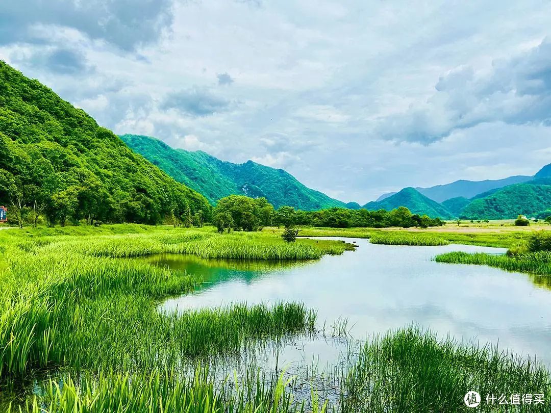 神农架大九湖湿地公园的溪流湖泊景观 ©图虫创意
