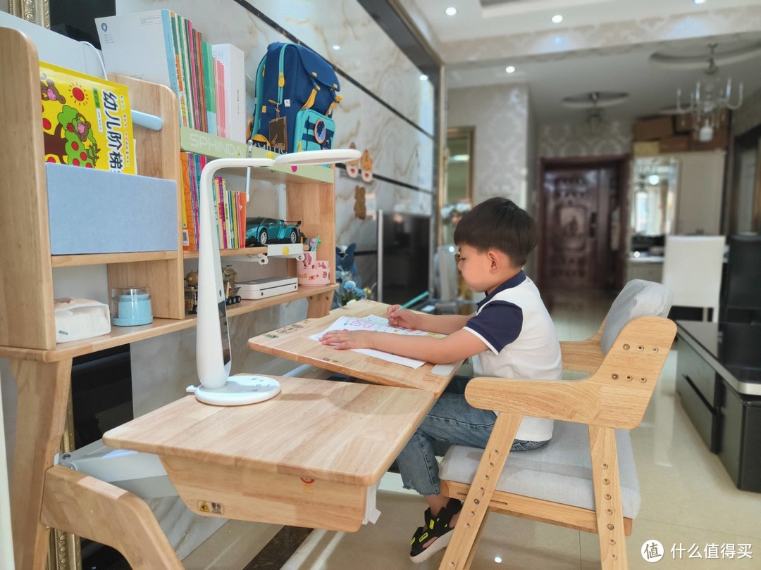 斯芬达国民家居电动升降书桌椅，孩子学习的好伙伴