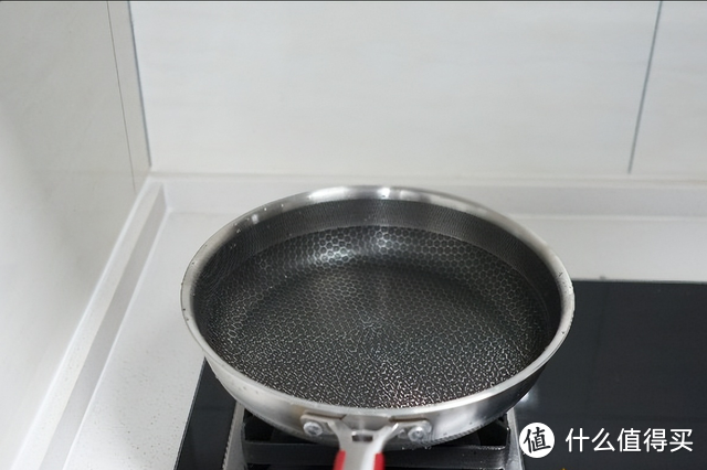 康巴赫第五代抗菌煎锅：抗菌不锈钢、防凸底、防满溢