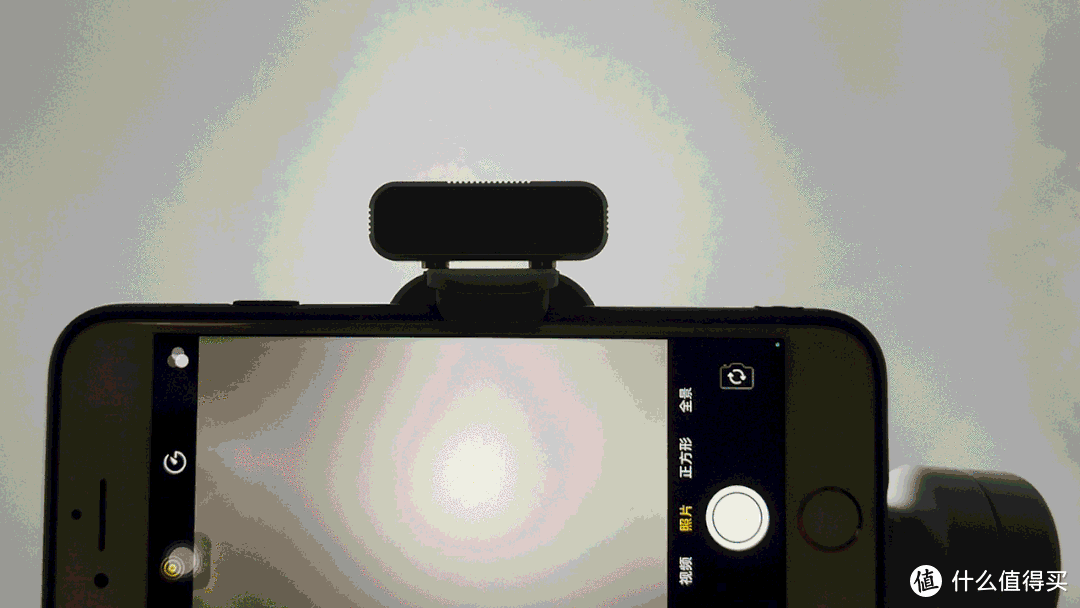 镜头不够广、光线不够亮，智云SMOOTH-Q4手机智能云台都能帮你解决