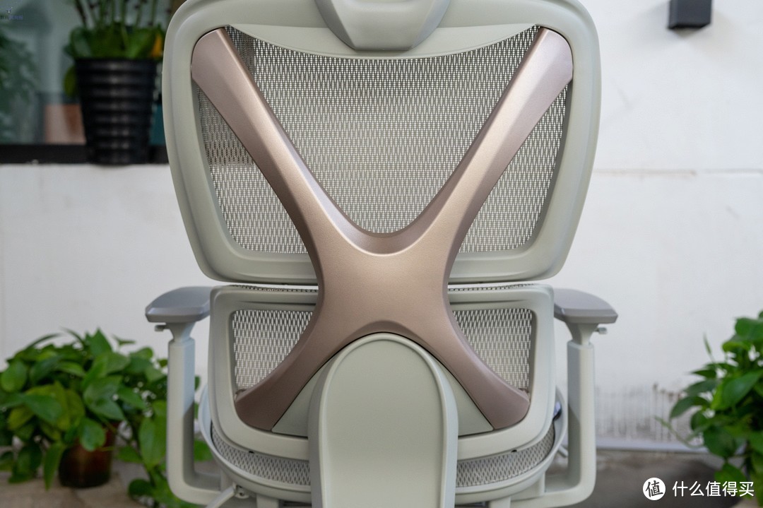 永艺XY椅月光骑士，比同类产品更有优势，用料做工扎实耐用