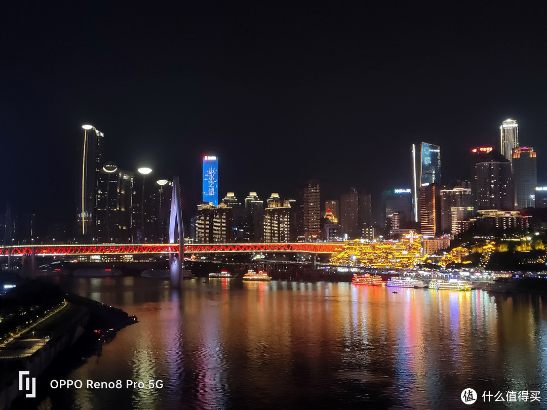 旗舰级影像体验，OPPO Reno8 Pro 夜景随拍