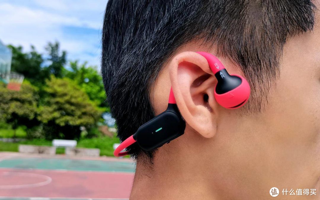 打开骨传导蓝牙耳机新世界的Dacom G150，独特的可更换定制耳套