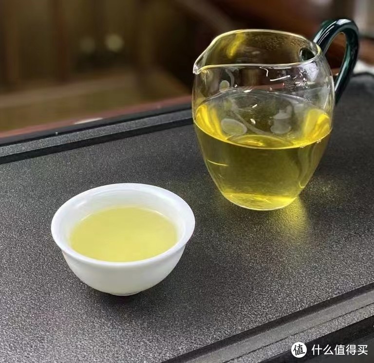 茶汤干净，茶底如绸布，带有微微的菁味