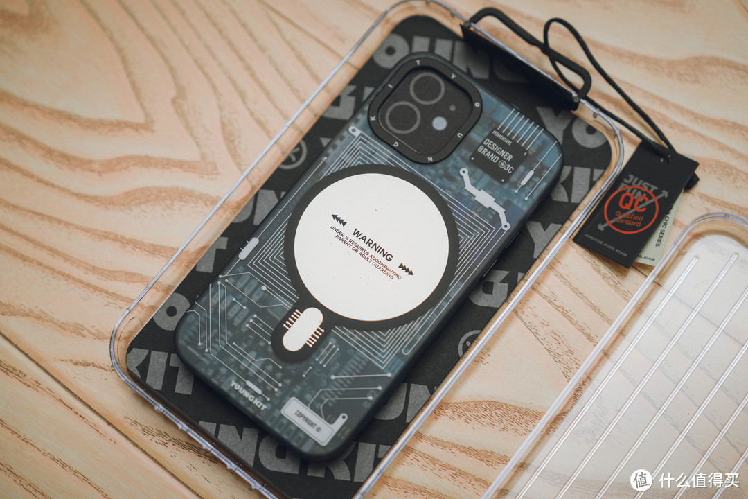 支持 MagSafe 磁吸，猿里猿气的 iPhone 12 手机壳体验