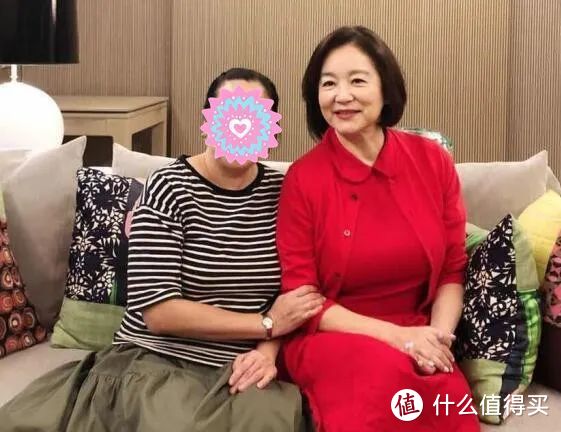 57岁张曼玉突然现身，昔日女神怎么变这样了？