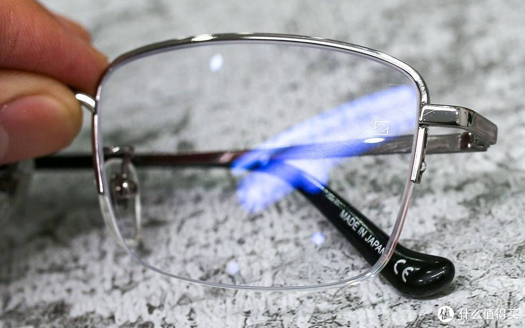 视野更宽更清晰，镜片更轻薄——蔡司泽锐焕色视界眼镜片带来的极致的光学体验