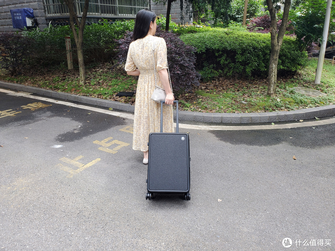 舒适的旅行需要一个优秀的行李箱-地平线8号城市脉搏系列行李箱