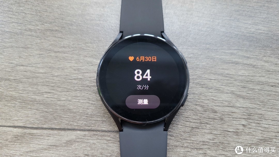 三星Samsung Galaxy Watch4 44mm黑色国行版本上手体验，我觉得值得买