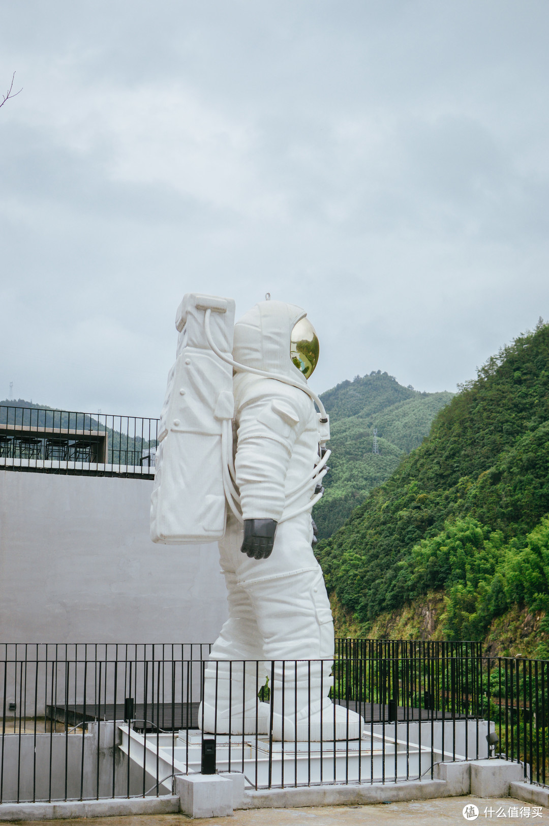 又挖到一个江浙沪宝藏旅行目的地！耗资15亿，建在悬崖上的“天空之城”，趁刚开业赶紧去打卡！