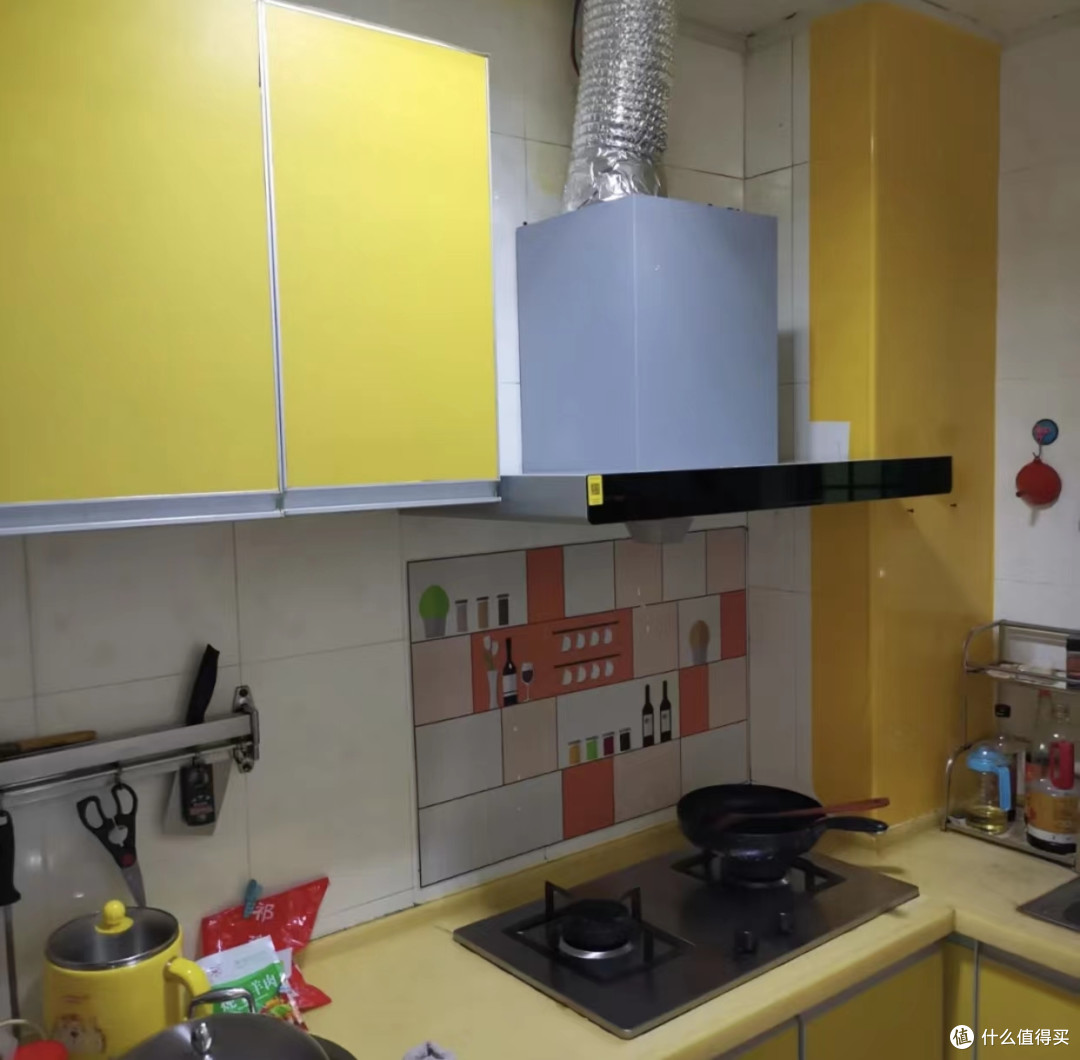 油烟机到底该怎么买？顶吸好还是侧吸好？这次给你说透，建议收藏