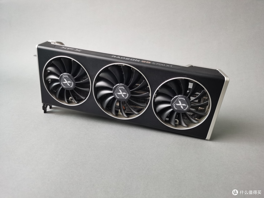 小身材大能量追风者evolvshiftxt挑战讯景rx6700xt全尺寸显卡
