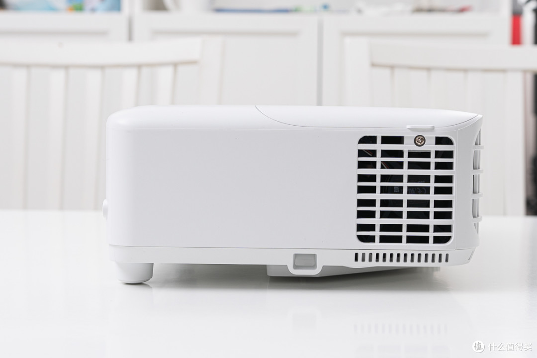 4K投影仪怎么选？灯泡还是LED，对比实测告诉你答案，优派K701-4k VS 极米 RS Pro2
