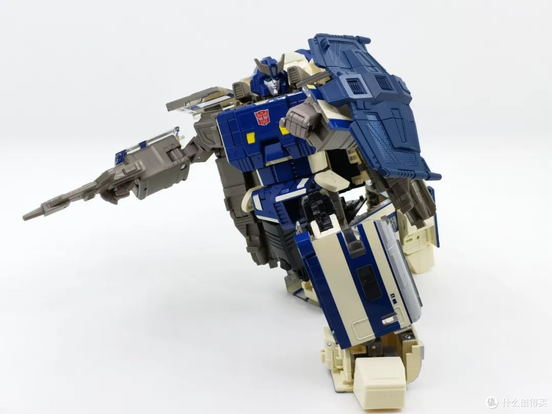 作为mp系列的产品,极光号在变形设计上不能让人满意