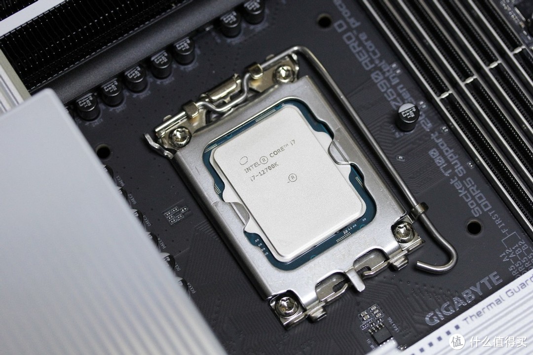 自攒的intel平台游戏机，intel i7-12700K平台主机晒单