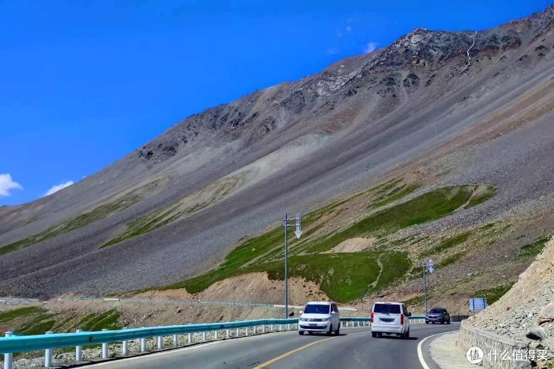 独库公路，为什么能堵成这样？这两天的新疆，人也太多了吧