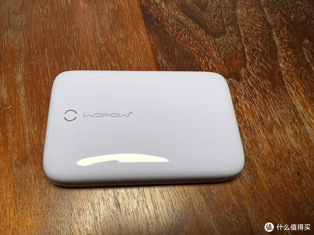 磁吸无线,一贴即充:体验沃品磁吸快充移动电源 pw29