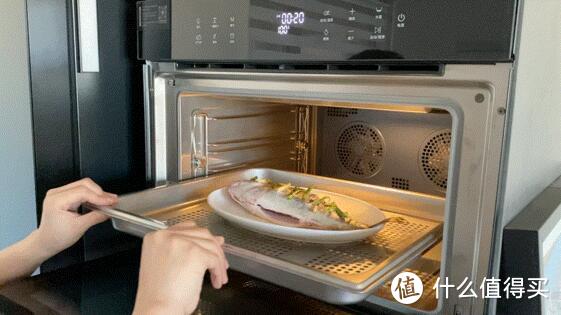 居家练就厨艺，花式解锁技能后，好用的蒸烤箱不能少