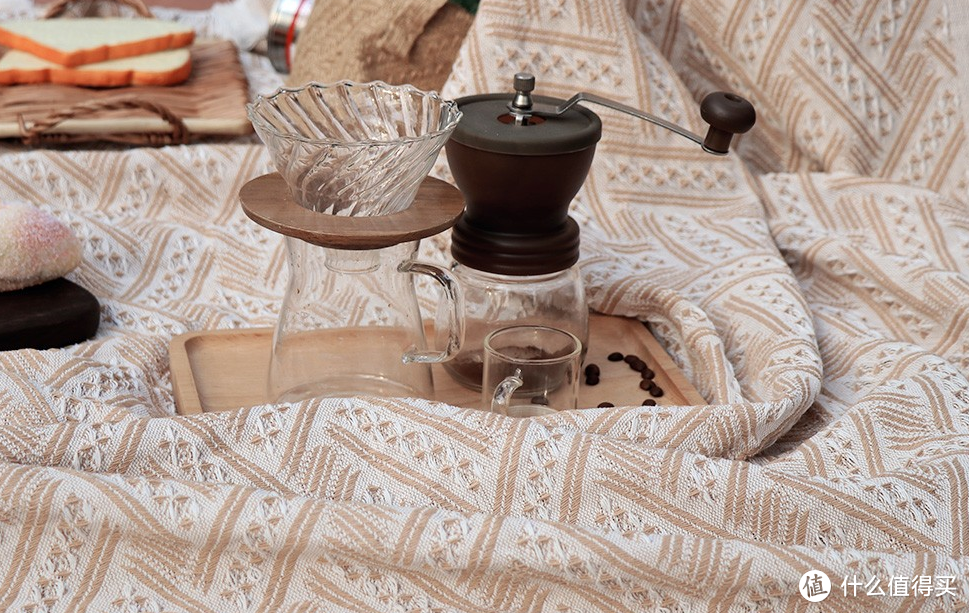 野餐垫，也可作为帐篷内地毯+手摇咖啡套装