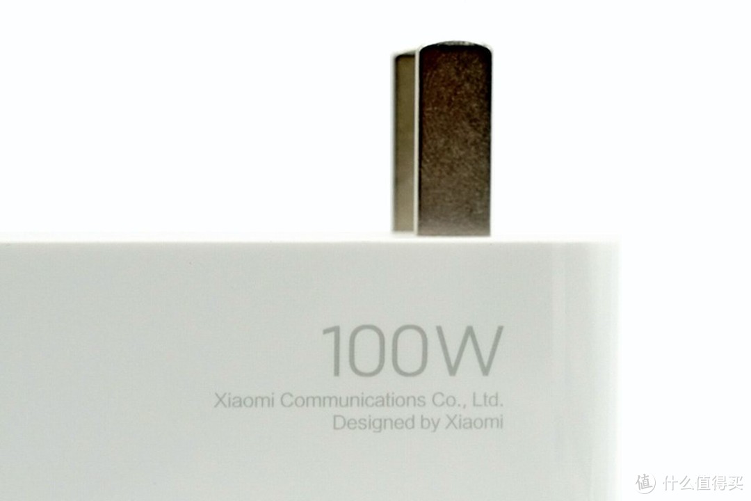体积更小，支持通用PD快充，小米发布新一代100W氮化镓充电器