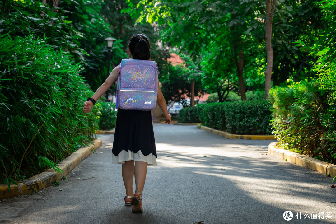 适合学龄孩子的 GMT超轻儿童护脊书包开箱测评