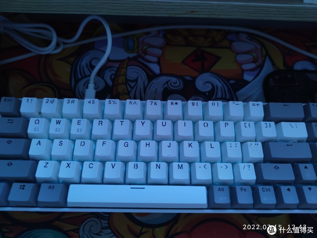 腹灵F12白轴入门级机械键盘使用一年感受