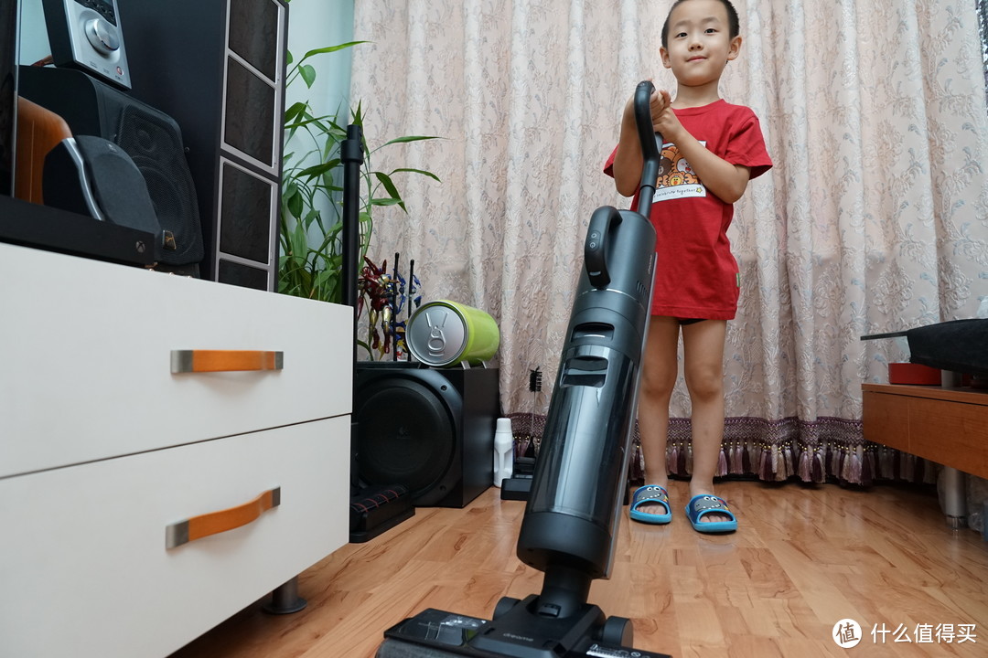 不只是洗地机，它还是吸尘器：洗地、吸尘、除螨，一机全能的追觅M12洗地机