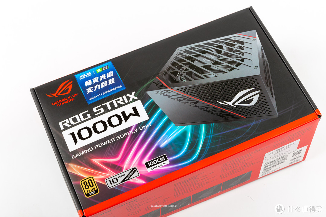 华硕十年质保的ROG STRIX 雷鹰 1000W金牌，这款金牌价格，220V白金效率的电源同样来自海韵代工，且CPU模组线为1米设计