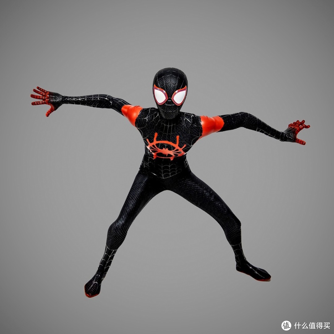 3头雕2套衣服，这个小黑蛛太好玩了：HotToys《蜘蛛侠：平行宇宙》迈尔斯·莫拉莱斯可动人偶