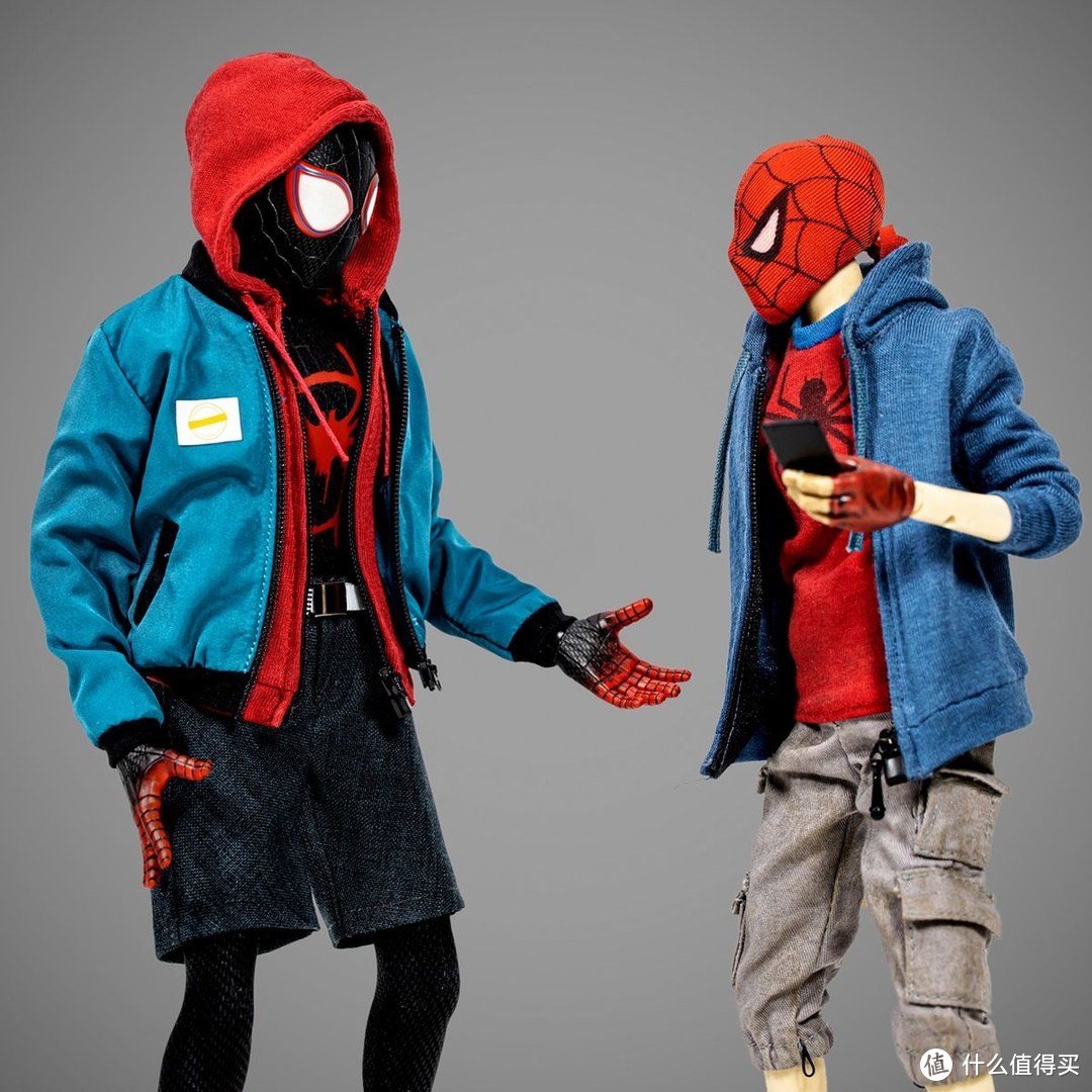 3头雕2套衣服，这个小黑蛛太好玩了：HotToys《蜘蛛侠：平行宇宙》迈尔斯·莫拉莱斯可动人偶