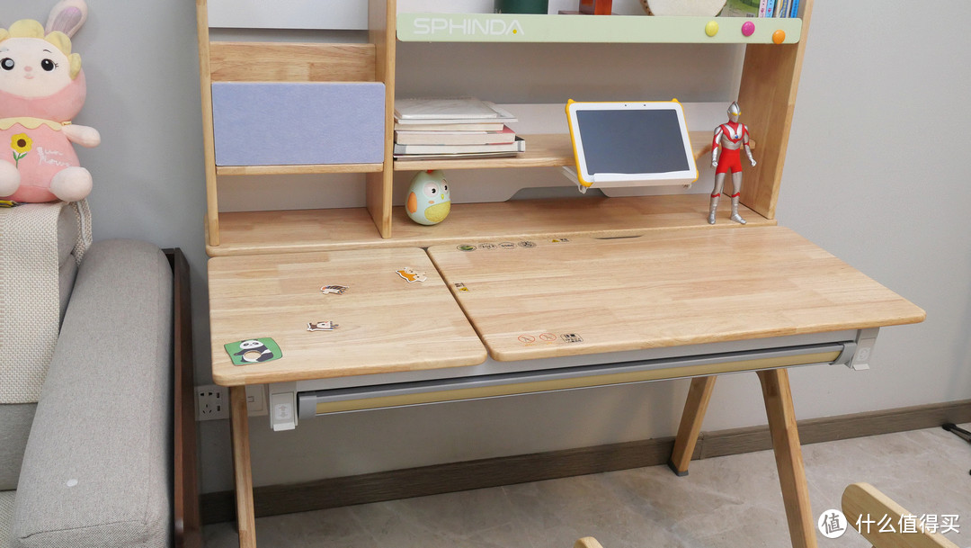 ​​打造舒适学习环境，如何选择儿童学习桌，斯芬达小鹿实木桌椅组合体验分享