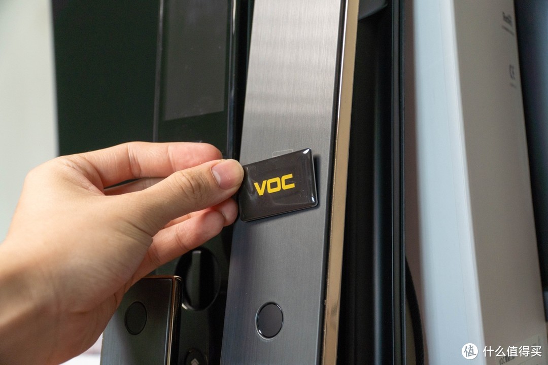 换了它再也不用打开锁电话了——VOC 指纹锁T11i时刻保护家中安全