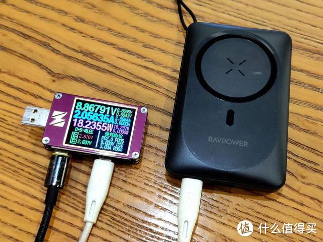iPhone磁吸专属无线充电神器：RAVPower磁吸无线充移动电源
