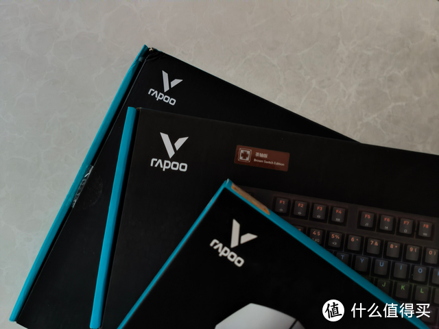雷柏V500Pro-87机械键盘评测：既能无线连接也能有线连接！