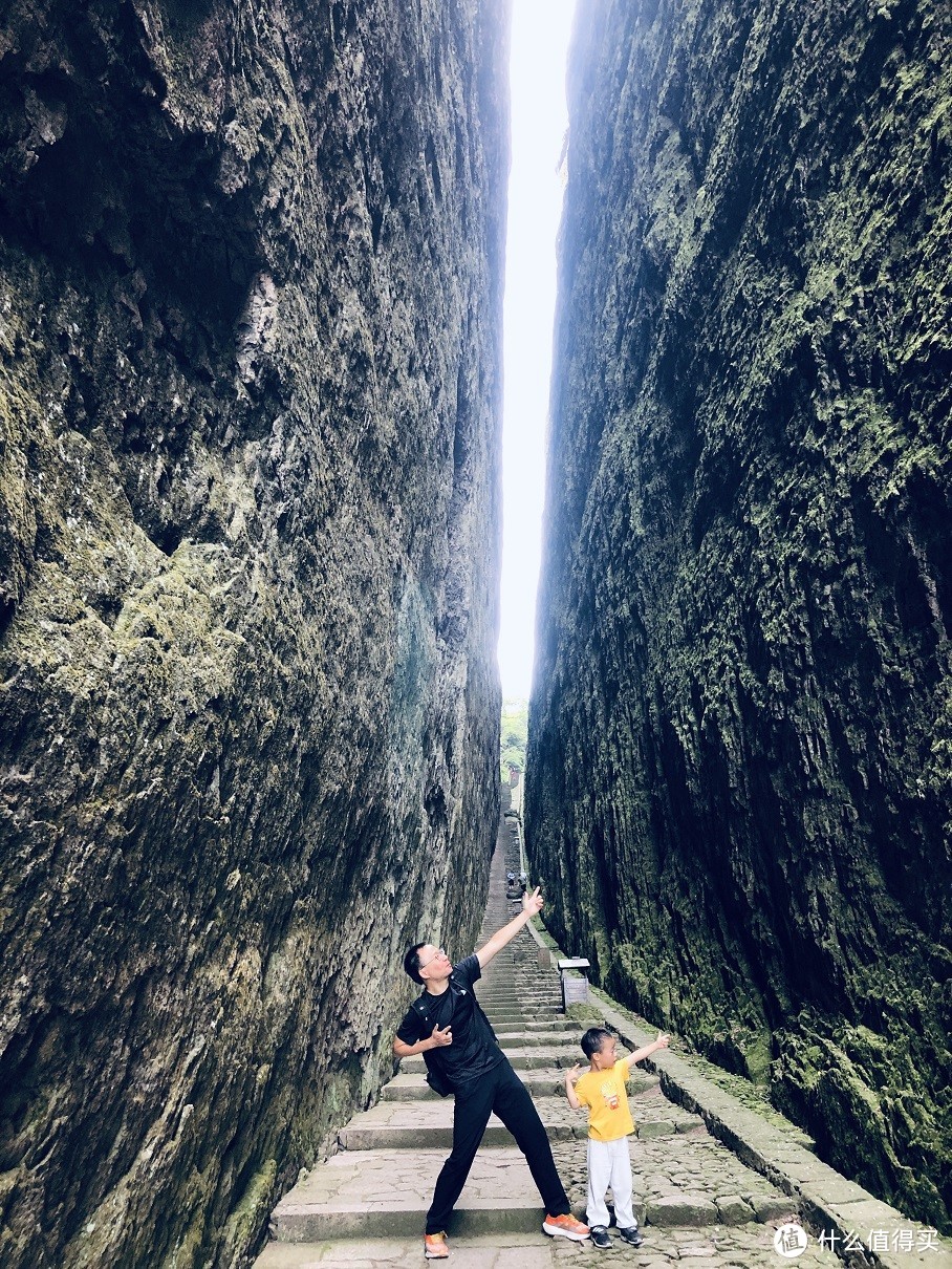 金華雙龍洞女兒課本上的旅遊景點.