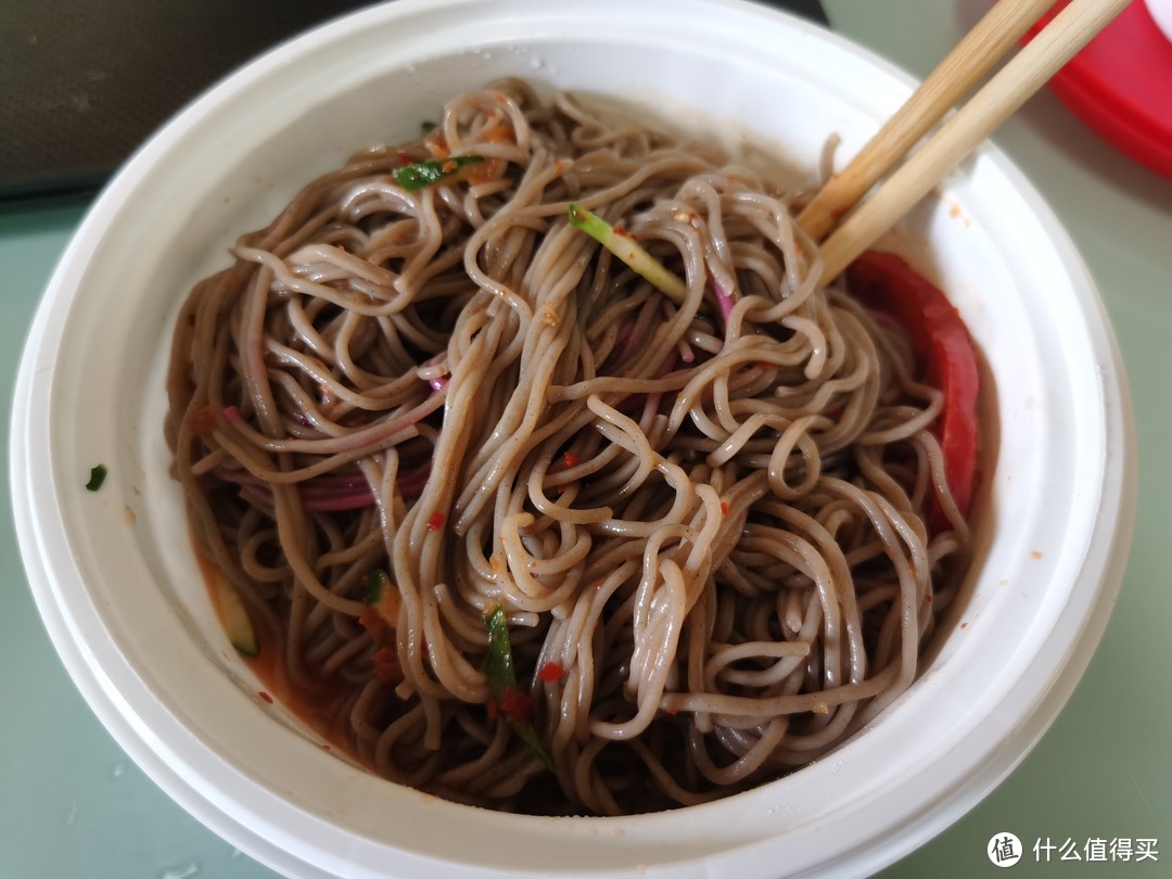 鱼饼串，炒年糕，辣鸡爪，韩式小吃应有尽有，《青爱亭》解暑冷面送到家！