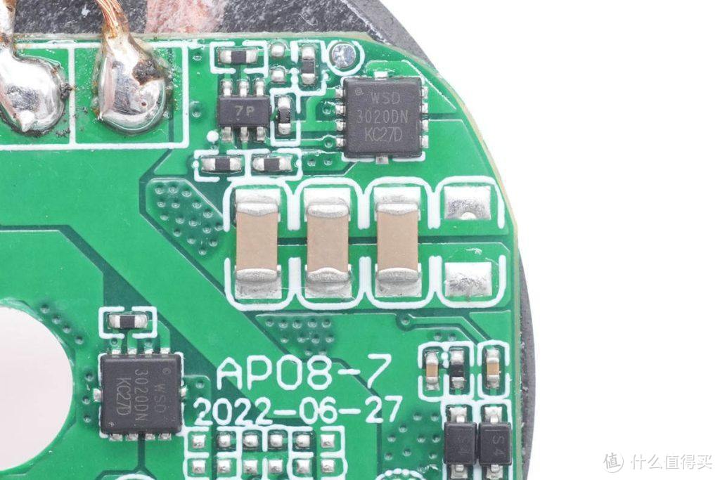 拆解报告：Aiker艾可尔三合一磁吸无线充电器AP08