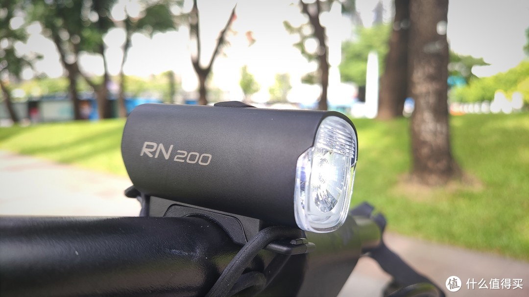 迈极炫RN200——城市通勤轻量化自行车灯新选择