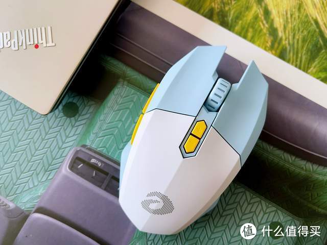 酷炫轻量化且手感舒适，达尔优EM910 pro双模无线游戏鼠标上手体验